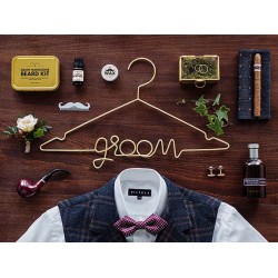 Μεταλλική χρυσή κρεμάστρα "Groom" Μεταλλική χρυσή κρεμάστρα "Groom"