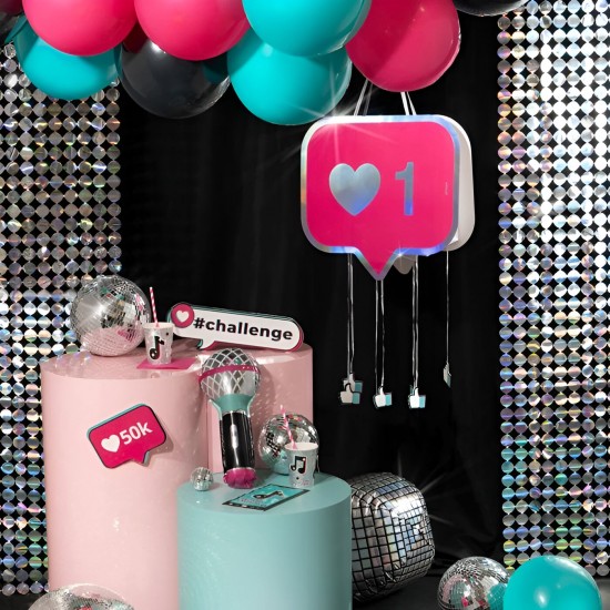 Πινιάτα Πάρτυ Social Media Πινιάτα Πάρτυ Social Media